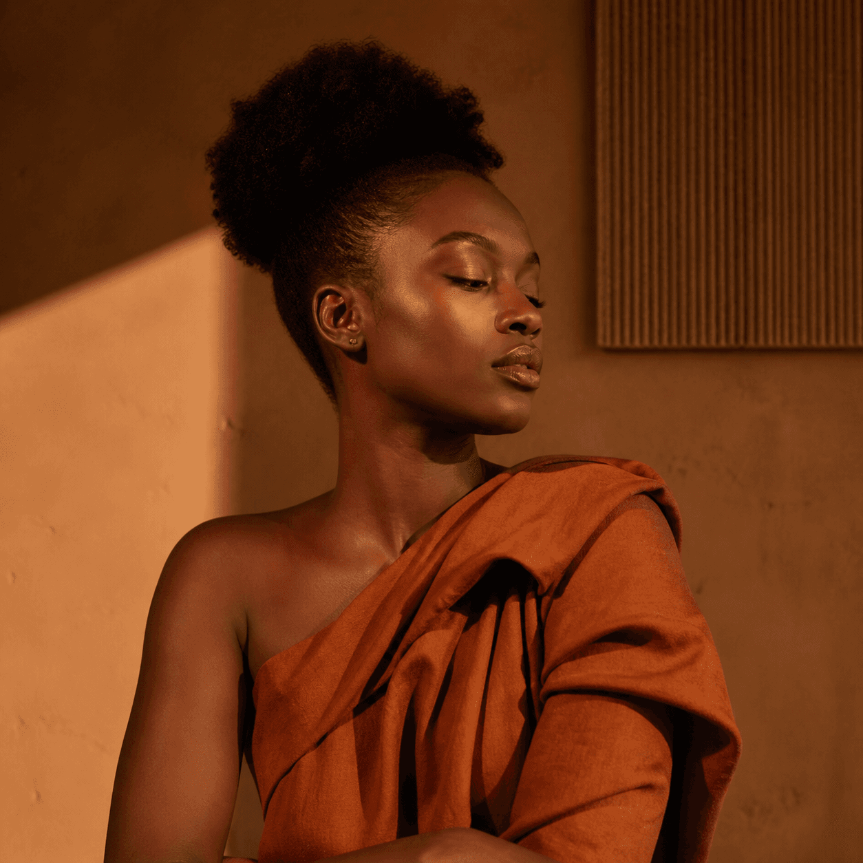 Portrait chaleureux de la chanteuse Aya Moko